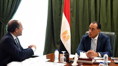 رئيس الوزراء يُتابع مع وزير المالية موقف سداد المستحقات المتأخرة للمصدرين