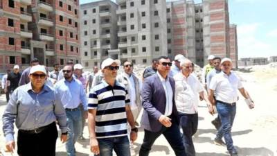 وزير الإسكان يتفقد شقق سكن لكل المصريين بمدينة برج العرب الجديدة