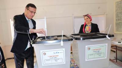 وزير الزراعة يُدلي بصوته في انتخابات مجلس الشيوخ