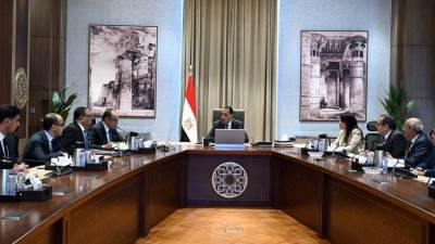 رئيس الوزراء يتابع مشروع تطوير صناعة الغزل والنسيج