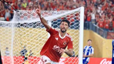 الأهلي يقيد وسام أبو علي في قائمته النهائية للموسم الجديد