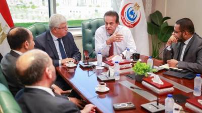 وزيرا الصحة والتعليم العالي يبحثان التعاون في مجال علاج السرطان