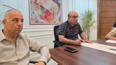 رئيس جهاز حدائق أكتوبر يجتمع بالشركات المنفذة لأعمال المرافق والطرق