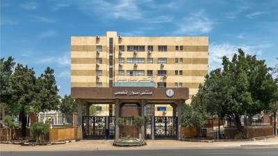 نجاح جراحة استئصال ورم بالمخ باستخدام المايكروسكوب الجراحي بأسوان التخصصي