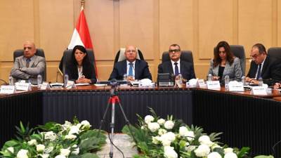 نائب رئيس مجلس الوزراء يترأس اجتماع المجموعة الوزارية للتنمية الصناعية