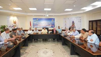 أيمن رشاد يبدأ قيادة سوهاج الجديدة باجتماع تنسيقي.. وتفقد محطة المياه