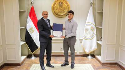 وزير التربية والتعليم يكرم الطلاب أوائل مدارس النيل المصرية الدولية