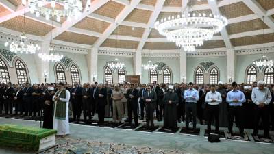 مدبولي يؤدي صلاة الجنازة على الدكتور علي المصيلحي بمسجد الشرطة بأكتوبر