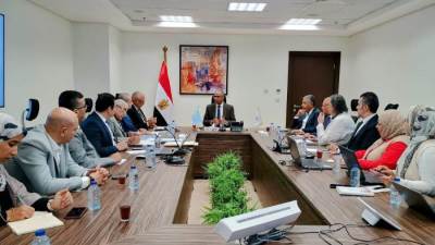 نائب وزير الإسكان يبحث مع بنك الاستثمار الأوروبي خطة إدارة الحمأة في مصر
