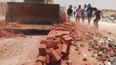 جهاز مدينة الشروق ينفذ حملات لإزالة التشوينات ومكافحة الحشرات