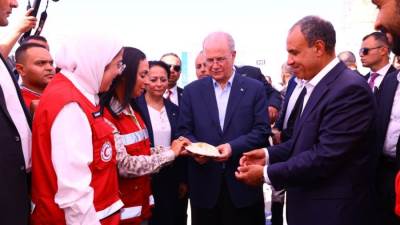 وزيرا التضامن والخارجية يتفقدان المطبخ الإنساني والمخبز الآلي للهلال الأحمر المصري