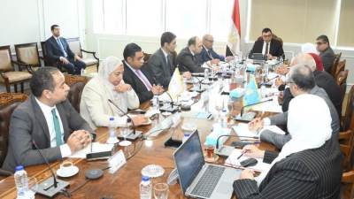 وزير الإسكان يبحث آليات تنفيذ قانون تنظيم العلاقة بين المالك والمستأجر 