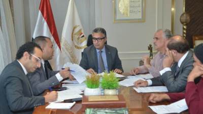 وزير التموين يلتقي بعدد من أعضاء مجلسي النواب والشيوخ