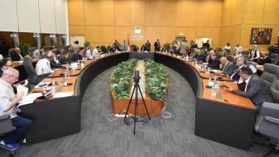 وزير الإسكان يعقد اجتماعه الدوري مع أعضاء مجلسي النواب والشيوخ