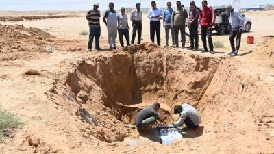 رئيس جهاز العاشر يتفقد رصف طريق بلبيس وإصلاح خط مياه 1200 مم 