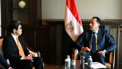 رئيس الوزراء لـ"محافظ بنك اليابان" نتطلع للتعاون في مجال إصدار سندات "الساموراي"