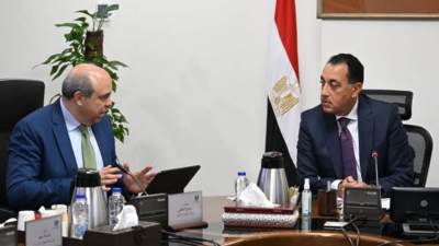 رئيس الوزراء يتابع الموقف التنفيذي لمشروع "مبنى 4" بمطار القاهرة الدولي