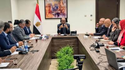 نائب وزير الإسكان يبحث تعظيم الاستفادة من محطة تحلية العين السخنة 