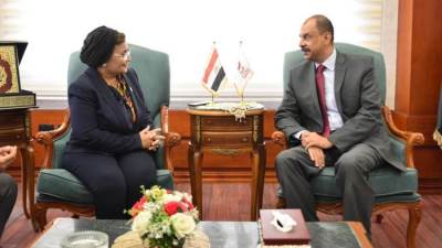 نائب وزير الصحة تبحث مع محافظ سوهاج ملفات الصحة والسكان