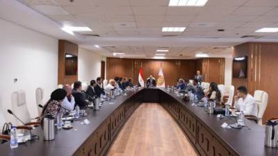 وزير العمل يعقد اجتماعًا مع مُمثلي "شركات توصيل الطلبات"و"توريد مهمات الوقاية"