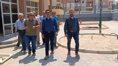 رئيس العبور الجديدة يتفقد أعمال تنفيذ النادي الاجتماعي لخدمة الأحياء 13 و14