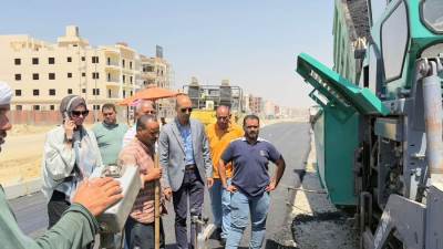 رئيس جهاز القاهرة الجديدة يتفقد محاور الطرق بمنطقة بيت الوطن