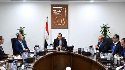 رئيس الوزراء يجتمع برئيس هيئة الرقابة المالية ورئيس البورصة