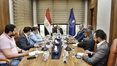 الغمراوي يبحث مع وفد البنك الدولي آليات توطين صناعة المستلزمات الطبية