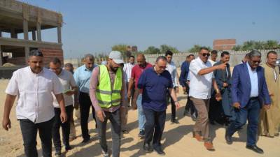 باستثمارات 600 مليون جنيه ..محافظ أسيوط يتفقد مصنع الرمان بعرب مطير البداري