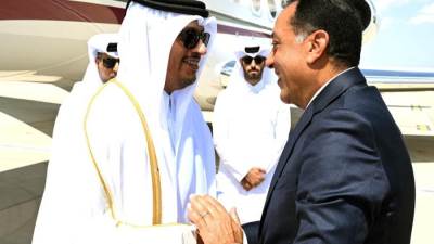 رئيس الوزراء يستقبل نظيره القطري بمطار العلمين الدولي