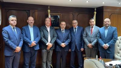 محافظ أسيوط يبحث إقامة مشروعات مشتركة مع شركة حلوان للأسمدة