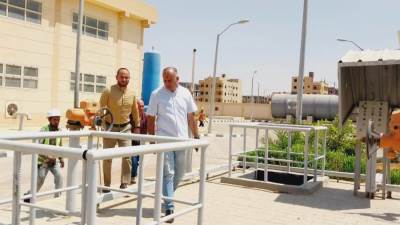 خلال جولته الميدانية.. رئيس جهاز بدر: لن نتهاون في توفير مياه شرب نظيفة للسكان