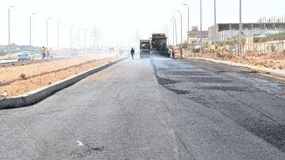 وزير الإسكان يتابع موقف تطوير الطرق والمرافق بالمناطق الصناعية بالعاشر من رمضان