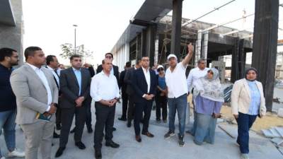 وزير الإسكان يقوم بجولة بمشروع حدائق تلال الفسطاط بالقاهرة
