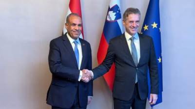 وزير الخارجية يلتقي رئيس وزراء سلوفينيا لبحث سبل تعزيز التعاون الثنائي