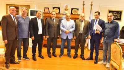 محافظ أسيوط يبحث مع التنمية الزراعية والريفية تعزيز المشروعات التنموية