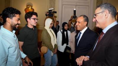 وزير الخارجية والهجرة يلتقي أوائل الثانوية العامة