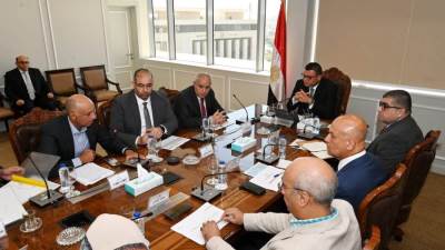 وزير الإسكان يبحث مع «أوراسكوم» الموقف التنفيذي لمشروعات العلمين والعاصمة وماسبيرو