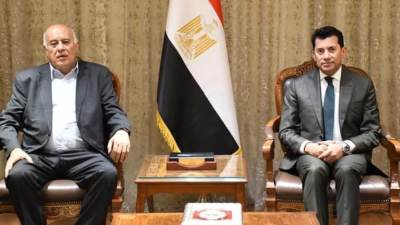 وزير الشباب لـ"نظيره الفلسطيني" نولي اهتمامًا خاصًا بالتعاون العربي والإقليمي
