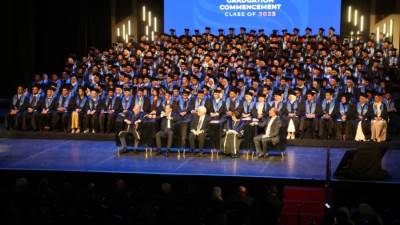 جامعة أسلسكا تؤهل 494 قيادة حكومية للتفكير خارج الصندوق