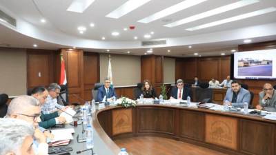 النجار يبحث تطوير الخدمات وتنمية الموارد بالمحافظة