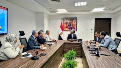 نائب وزير الإسكان يتابع موقف خدمة الصرف الصحي بمدينة دهب