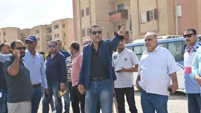 رئيس جهاز العاشر من رمضان يتابع احتياجات الحي الـ15 