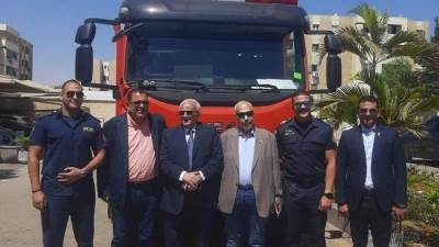 جهاز مدينة الشروق يتسلم سيارة إطفاء جديدة لرفع جاهزية الطوارئ