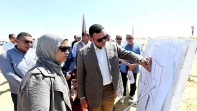 وزير الإسكان يتفقد مشروعات الطرق والمرافق بتوسعات مدينة زايد