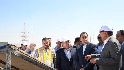 مدبولي يتابع سير الأعمال بمحطة الأتوبيس الترددي قرب المتحف المصري الكبير