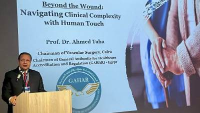 رئيس الرقابة الصحية يستعرض التجربة المصرية في إدارة الجروح والقرح المزمنة والحادة
