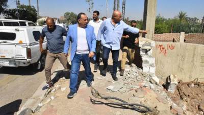 محافظ أسيوط يتفقد أعمال فتح محور مروري جديد بمنطقة سيد