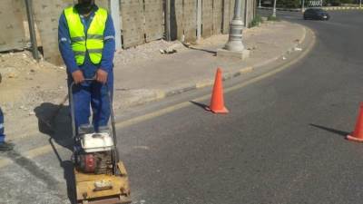 رئيس جهاز الشيخ زايد تتابع خطة صيانة ورصف الطرق