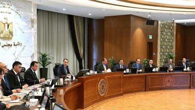 رئيس الوزراء يتابع توافر الاعتمادات المالية اللازمة لهيئة الشراء الموحد